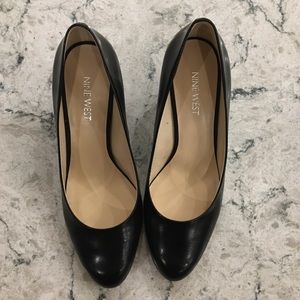 Nine West Size 6.5 Black leather Wedges